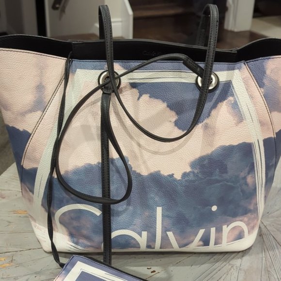 Calvin Klein Cloud Print zippered Tote Bag with Inner mini pouch - Picture 3 of 7